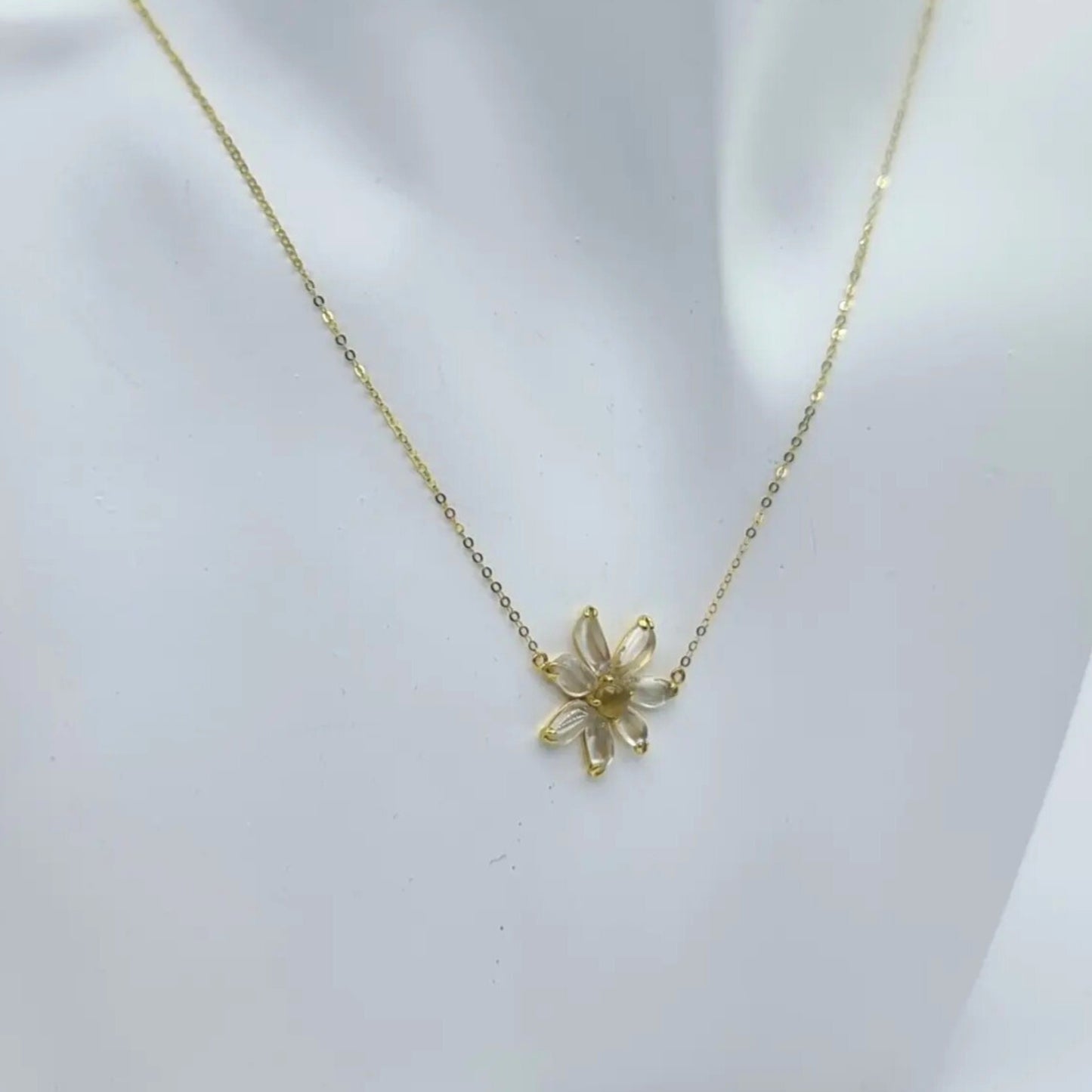 "Daisy Flower" Jadeite Jade Necklace in Yellow Gold