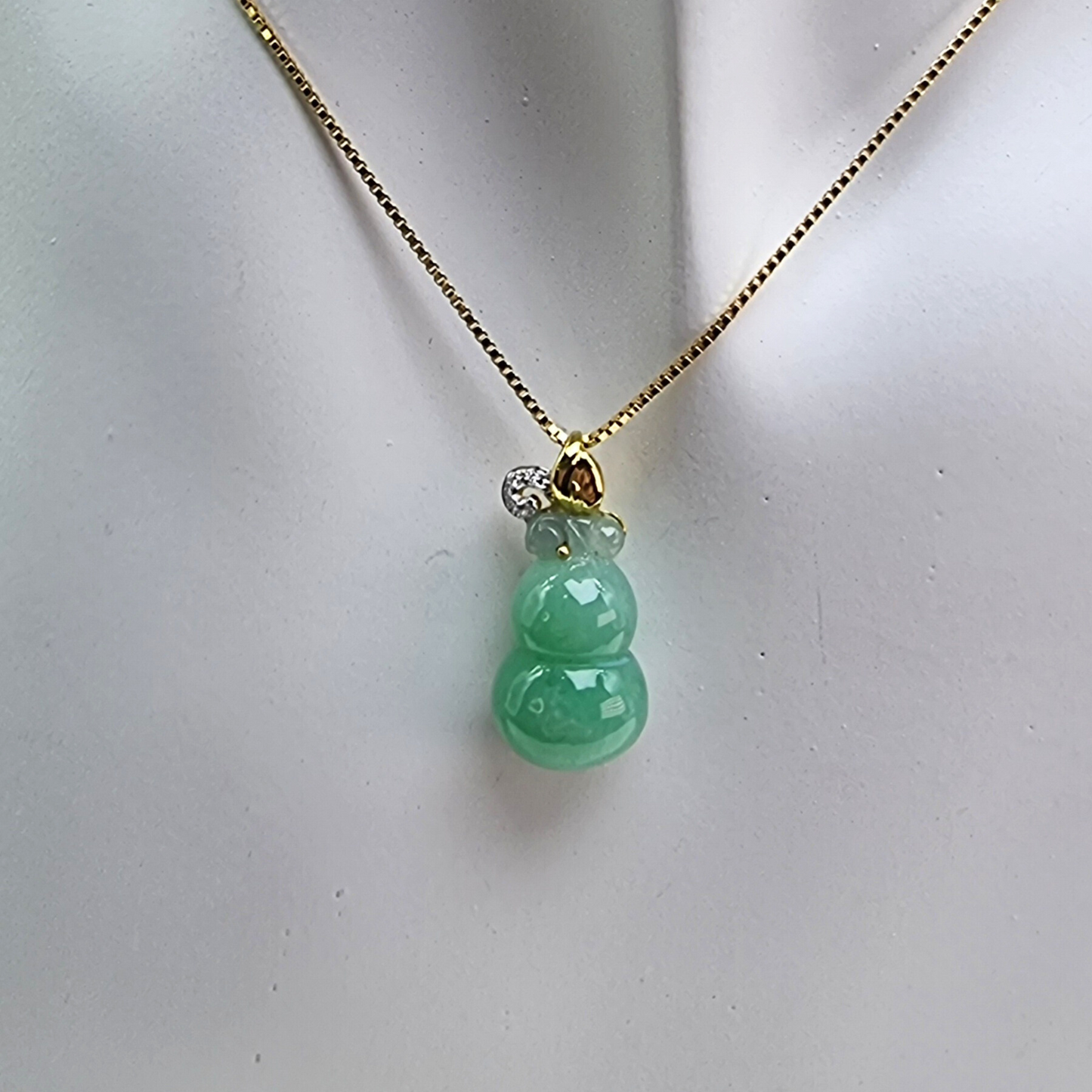 Jadeite Jade "Hulu" Pendant in Yellow Gold with Diamonds