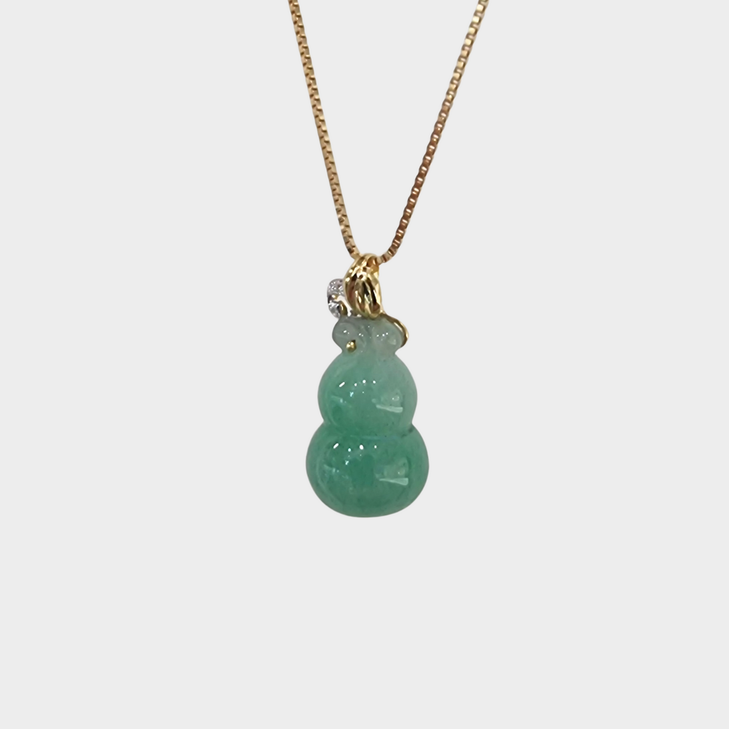 Jadeite Jade "Hulu" Pendant in Yellow Gold with Diamonds