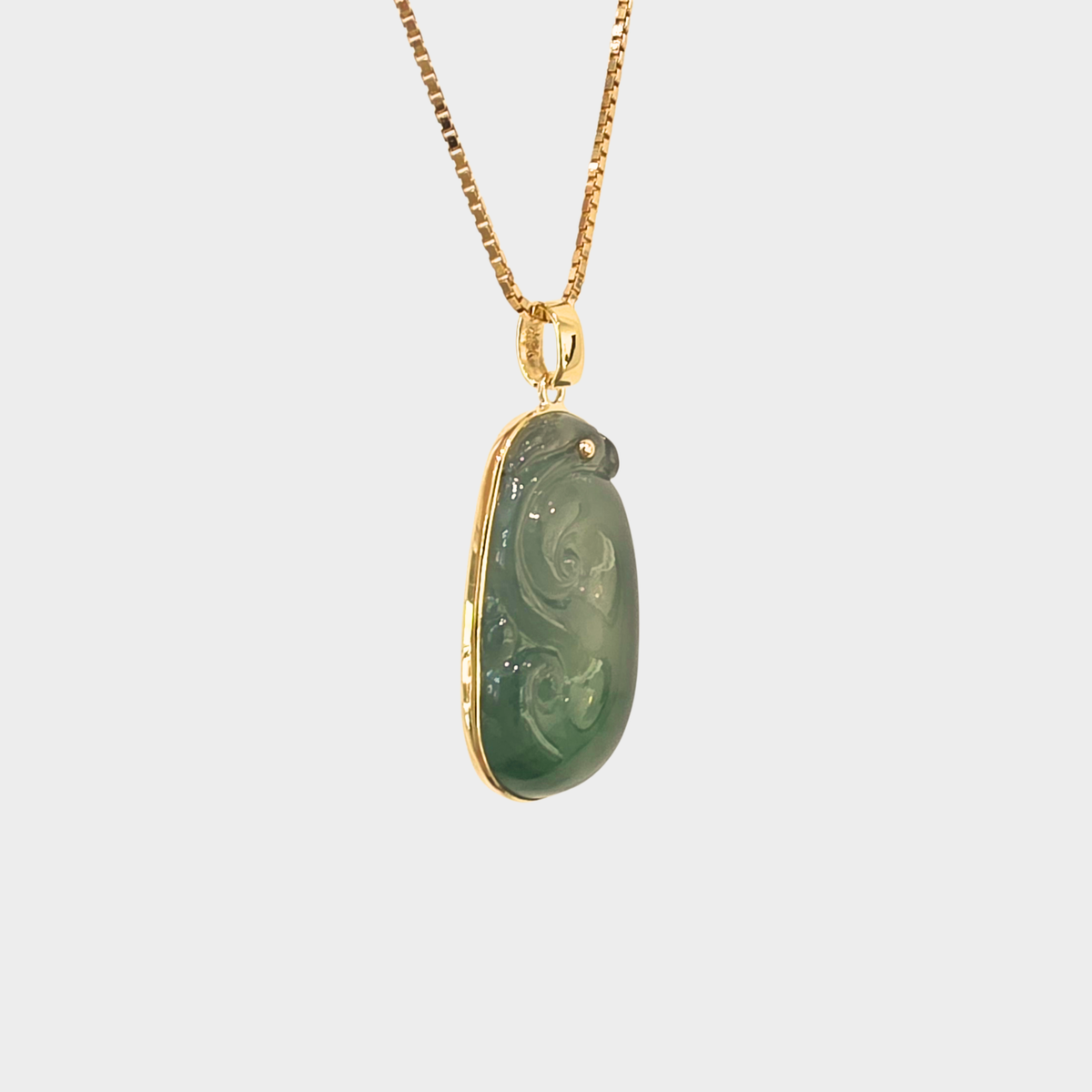 Jadeite Jade "Ruyi" Pendant in Yellow Gold