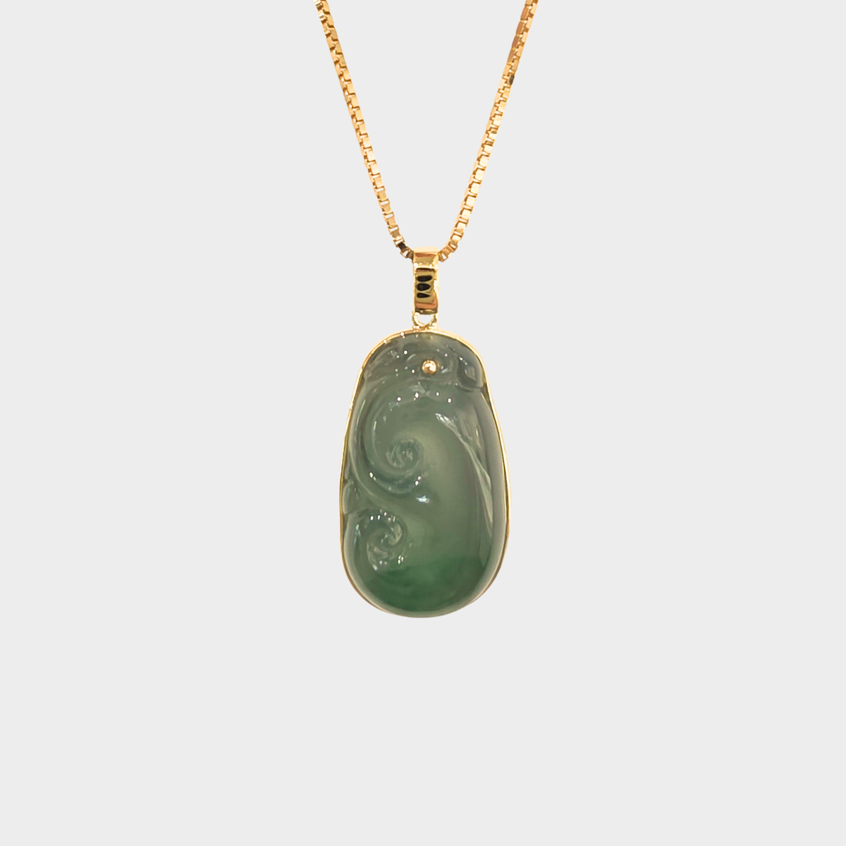 Jadeite Jade "Ruyi" Pendant in Yellow Gold