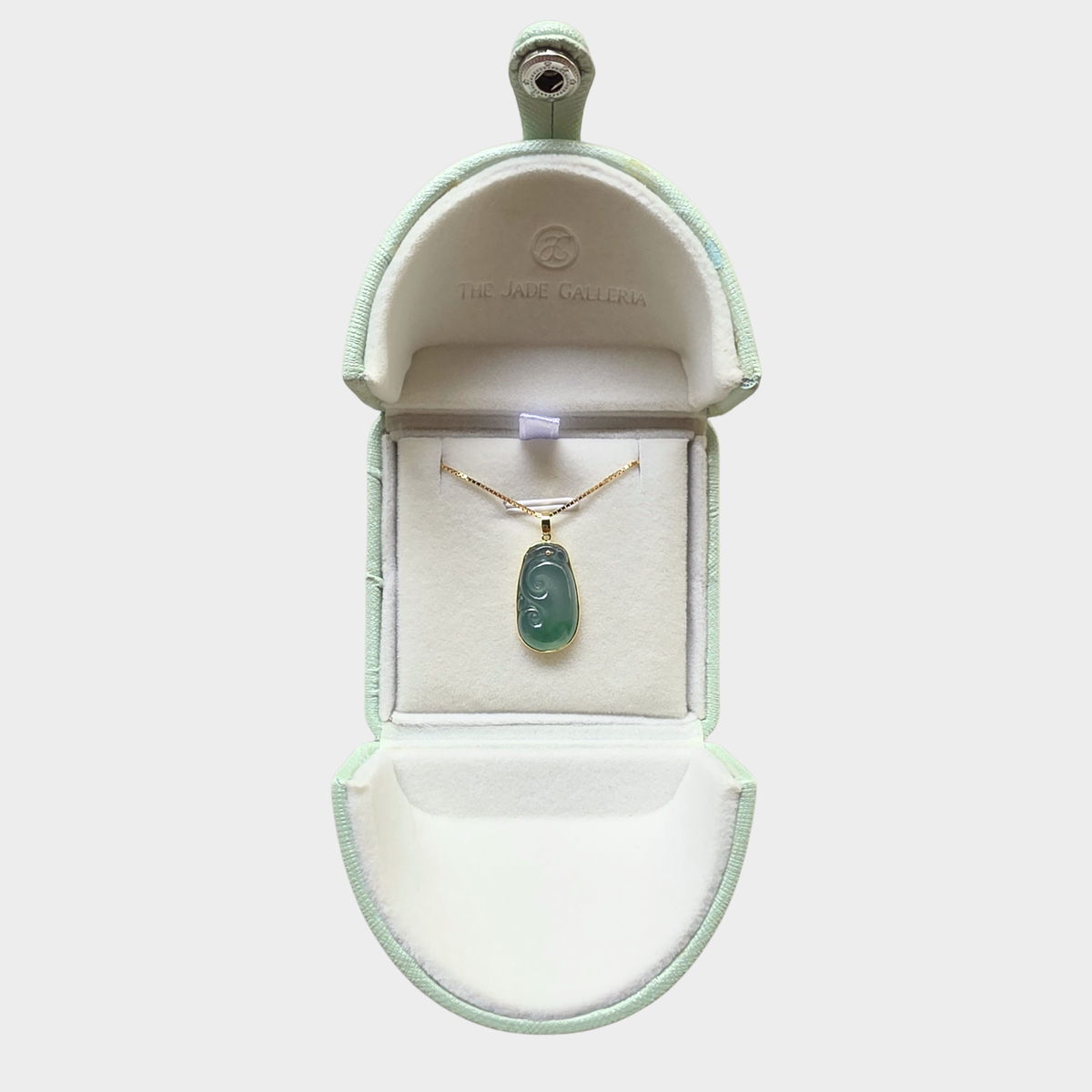 Jadeite Jade "Ruyi" Pendant in Yellow Gold