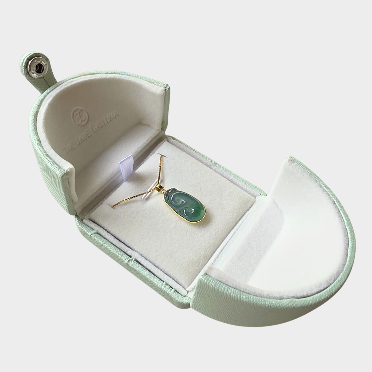 Jadeite Jade "Ruyi" Pendant in Yellow Gold